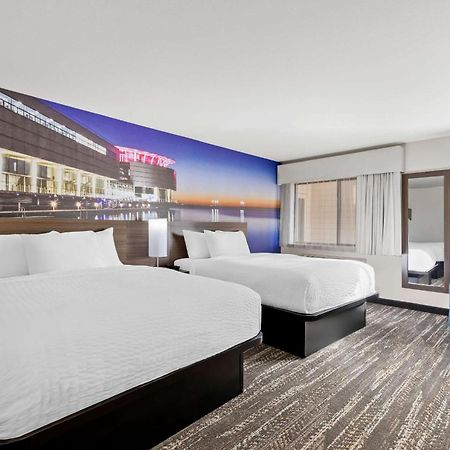 Готель Clarion Pointe Мілвокі Екстер'єр фото